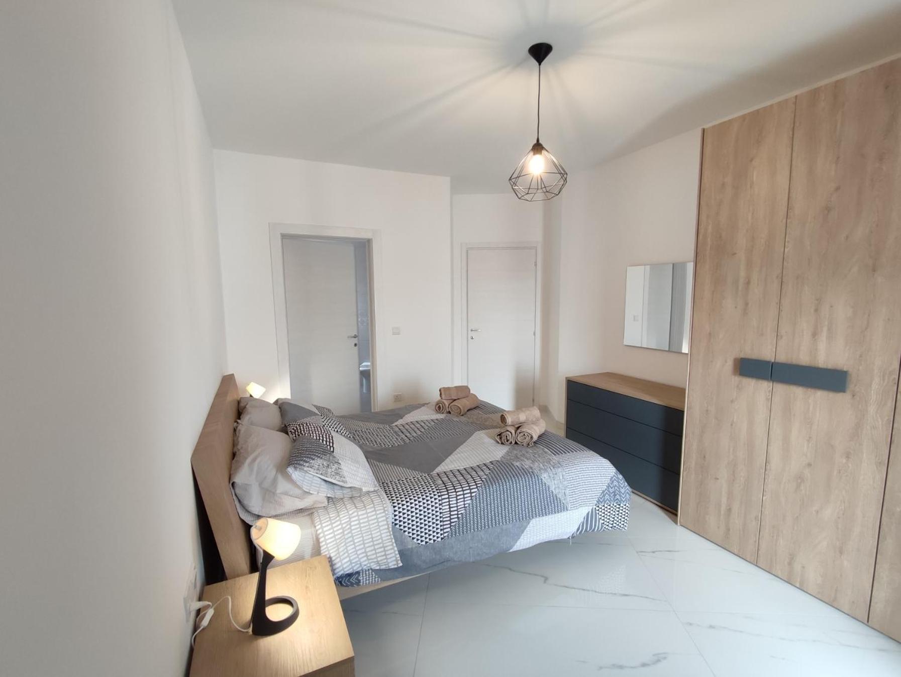 Il-girna- Modern Seaside Apartment Marsaskala