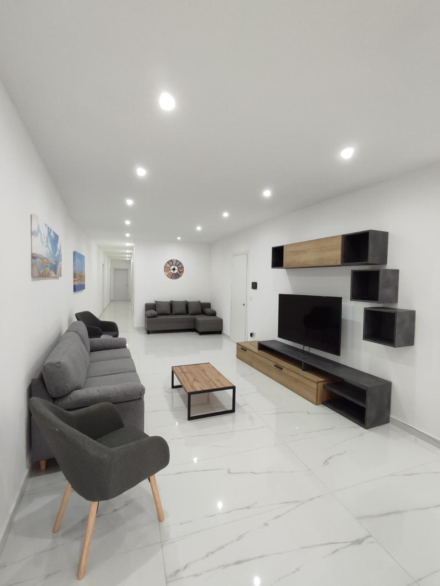 Il-girna- Modern Seaside Apartment Marsaskala