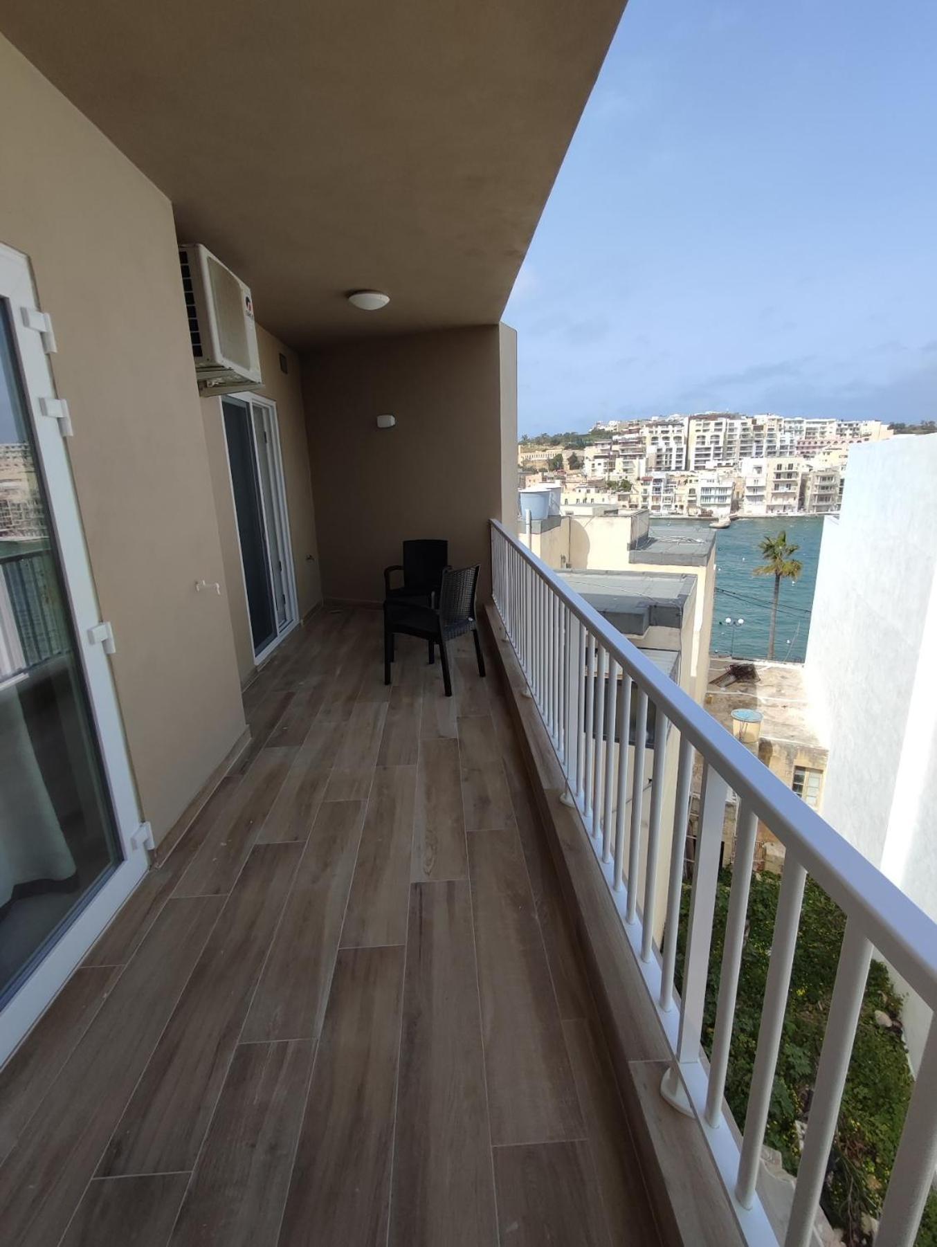 Il-girna- Modern Seaside Apartment
