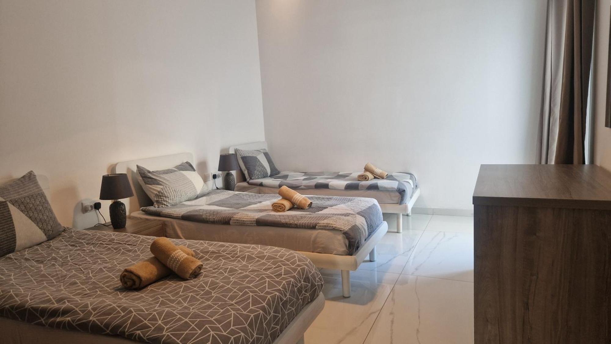 Il-girna- Modern Seaside Apartment